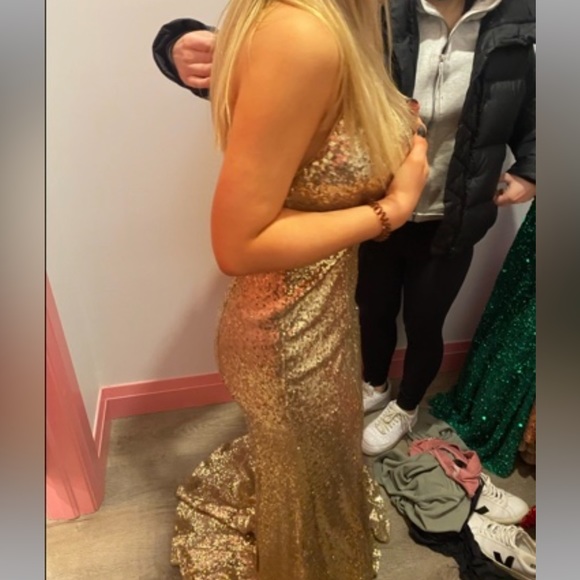 Gold dress - Picture 2 of 3